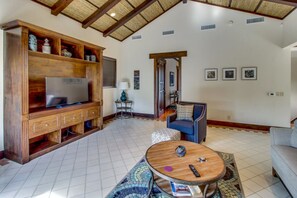 Villa Club, 4 habitaciones, para no fumadores | Sala de estar | Televisión de pantalla plana 