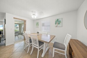 Dining - Island House Beach Resort V38 (Siesta Key)