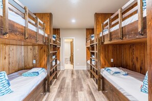 7 chambres, fer et planche à repasser, Wi-Fi gratuit, draps fournis