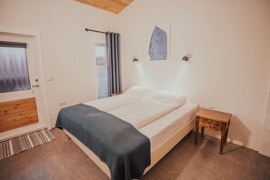 Chambre Deluxe avec lits jumeaux, 2 lits jumeaux, salle de bain privée, vue sur la montagne | Literie de qualité, bureau, espace de travail pour ordinateurs portables