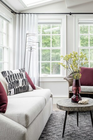 Suite, 1 très grand lit | Vue de la chambre