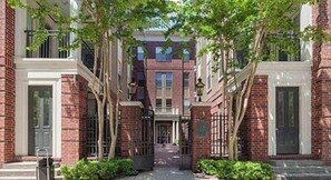 Exterior - Beale St Corp Rentals by NamaStay (Memphis)