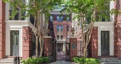 Beale St Corp Rentals by NamaStay