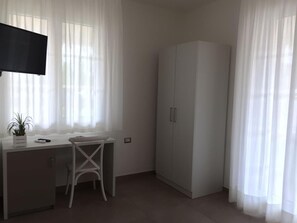 Premium bedding, in-room safe, free WiFi, bed sheets - B&B MiMì (Porto Cesareo)