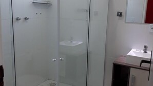 تجهيزات دش، حوض استحمام عميق، مناشف