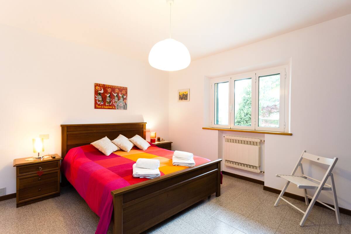 Premium bedding, desk, free WiFi, bed sheets