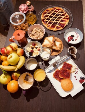 Free buffet breakfast