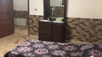 Comfort Apartment, 3 Bedrooms | 1 bedroom, blackout drapes, iron/ironing board, free WiFi