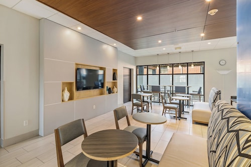 Holiday Inn Express and Suites White Hall by IHG