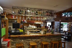 Bar (in der Unterkunft)