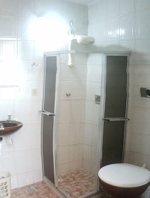 Departamento | Baño | Regadera y toallas