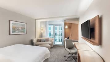 Zimmer, 1 King-Bett und Schlafsofa, barrierearme Badewanne (Transfer Shower)