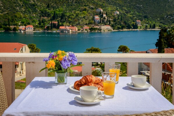 View from property - Holiday Home with Private heated Pool, Sea view & Basketball Court (Dubrovnik)