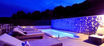 Holiday Home with Private heated Pool, Sea view & Basketball Court