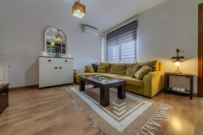 TV, books, stereo - Charming apartment in GRANADA, LA ZUBIA (La Zubia)