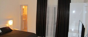 Dreibettzimmer | Schreibtisch, kostenloses WLAN, Bettwäsche