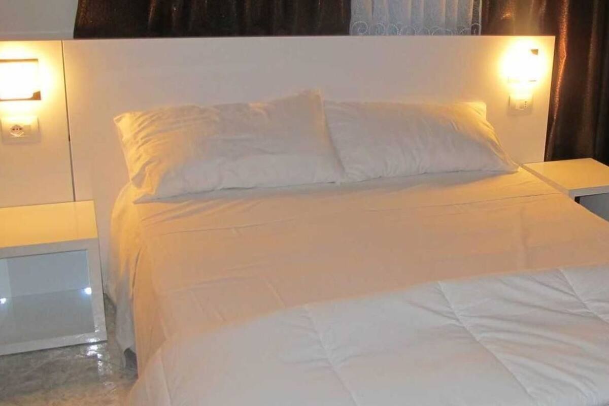 Double Room | Desk, WiFi (free), bed sheets