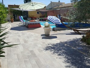 Seasonal outdoor pool - Elsabio (Arles)