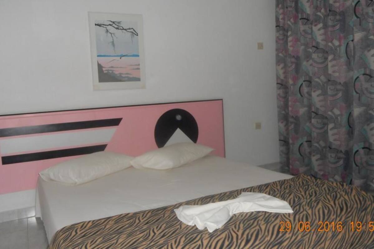 Cribs (free), WiFi (free)