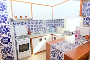 Fridge, microwave, oven, coffee/tea maker