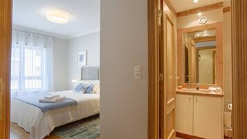 2 bedrooms, iron/ironing board, free WiFi