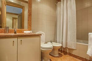 Baignoire, sèche-cheveux