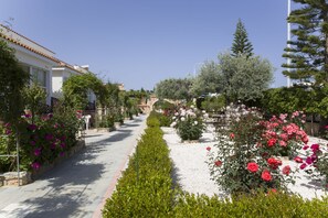 Garden - Eliofos Elegant Maisonettes (Polis)