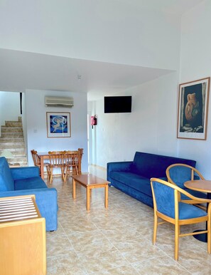 TV - Eliofos Elegant Maisonettes (Polis)