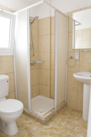 Shower, hair dryer, towels - Eliofos Elegant Maisonettes (Polis)