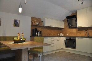 Fridge, oven, dishwasher, coffee/tea maker - Apartment Himmelschlüssel for 1-2 persons - Apartments Ferienwohnungen PFAUSLER (Oetz)