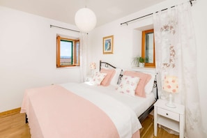 2 habitaciones, tabla de planchar con plancha y wifi gratis 