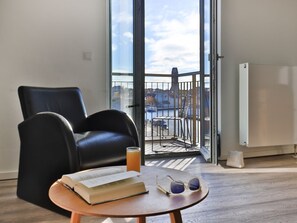 Unclassified image, 4 of 21, button