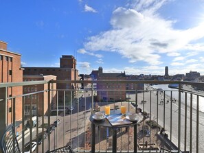 Unclassified image, 3 of 21, button