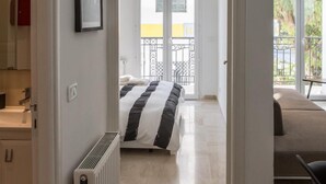 1 bedroom, Egyptian cotton sheets, premium bedding, blackout drapes - Muse House (La Marsa)