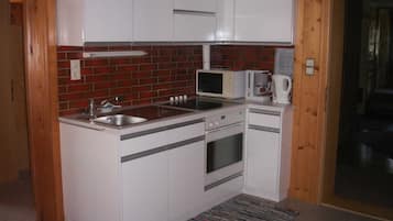 Kühlschrank, Mikrowelle, Ofen, Wasserkocher
