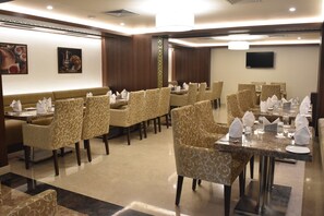 Family dining - SS Lumina Hotel (Bengaluru)