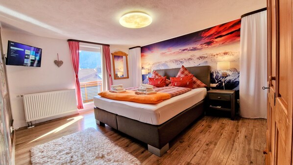 3 bedrooms, in-room safe, WiFi, bed sheets