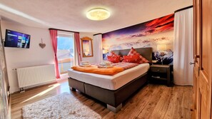 3 quartos, cofres nos quartos, Wi-Fi, roupa de cama