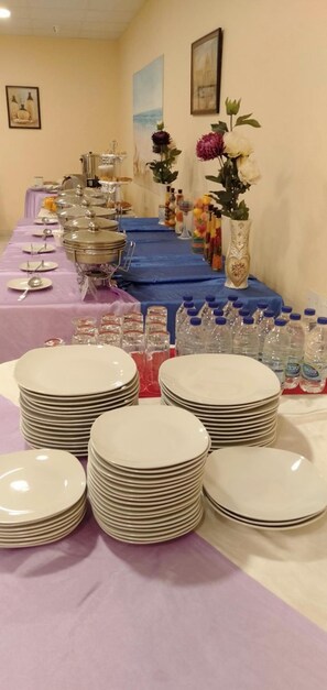 Breakfast, lunch, dinner served; Turkish cuisine  - Tanuf Residency Hotel (Nizwa)