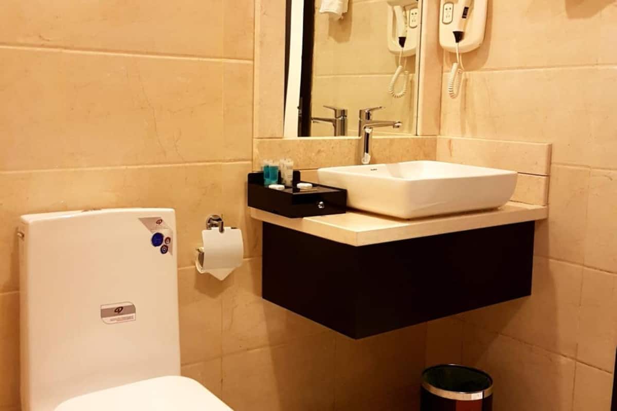 shower, free toiletries, hair dryer, slippers