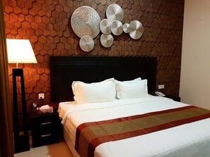 Premium bedding, in-room safe, desk, soundproofing - Tanuf Residency Hotel (Nizwa)