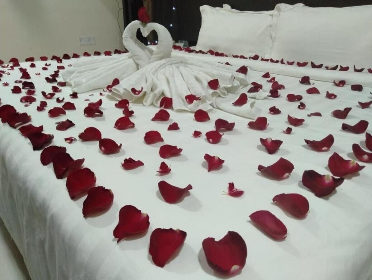 Premium bedding, in-room safe, desk, soundproofing