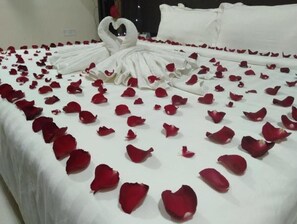 Literie de qualité supérieure, coffres-forts dans les chambres, bureau