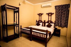 Superior-Zimmer | Zimmersafe, Schreibtisch, Zustellbetten, kostenloses WLAN