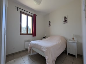 1 bedroom, iron/ironing board, free WiFi, bed sheets