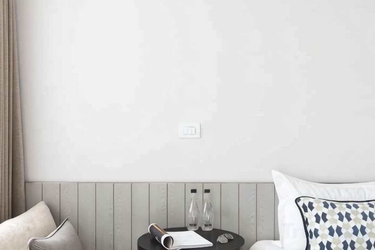 Minibar, coffres-forts dans les chambres, bureau, rideaux occultants