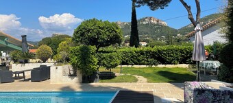 In villa beautiful air-conditioned duplex poolside/garden 4 adults+garage.