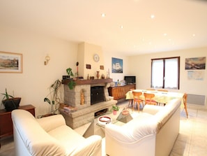 TV, fireplace, DVD player
