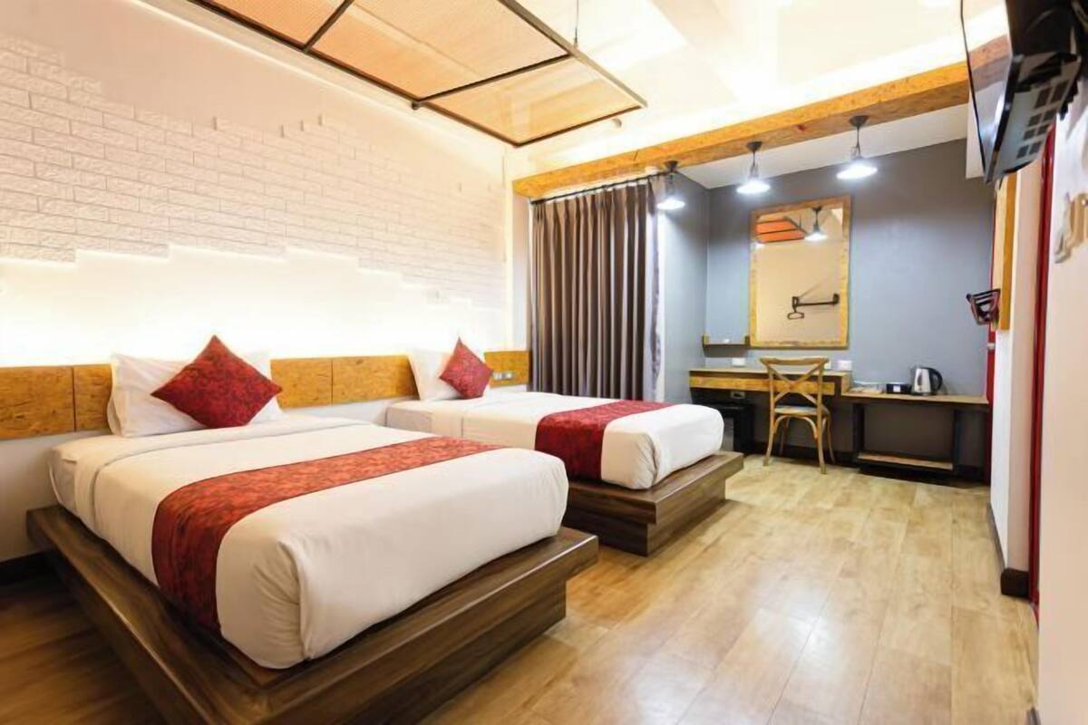 Decoración personalizada, escritorio, cortinas blackout y wifi gratis