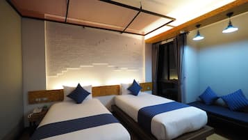 Superior Twin Room | ๊ฐ๊ฐ ๋ค๋ฅธ ์คํ์ผ์ ์ธํ
๋ฆฌ์ด, ์ฑ
์, ์๋ง ์ปคํผ, ๋ฌด๋ฃ WiFi